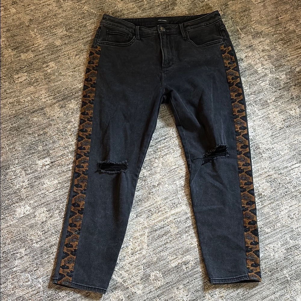 Driftwood women’s size 31 Black jeans and Brown Patterned embroidery